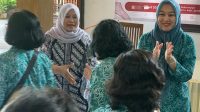 Disambut Pelukan dan Swafoto, Mantan Ketua TP PKK Jombang Periode 2018–2023 Bertemu dengan Ibu-ibu PKK Mojowarno