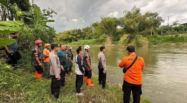 Ngobat Ikan, Pemuda Selokajang Blitar Amblas Ditelan Sungai Brantas
