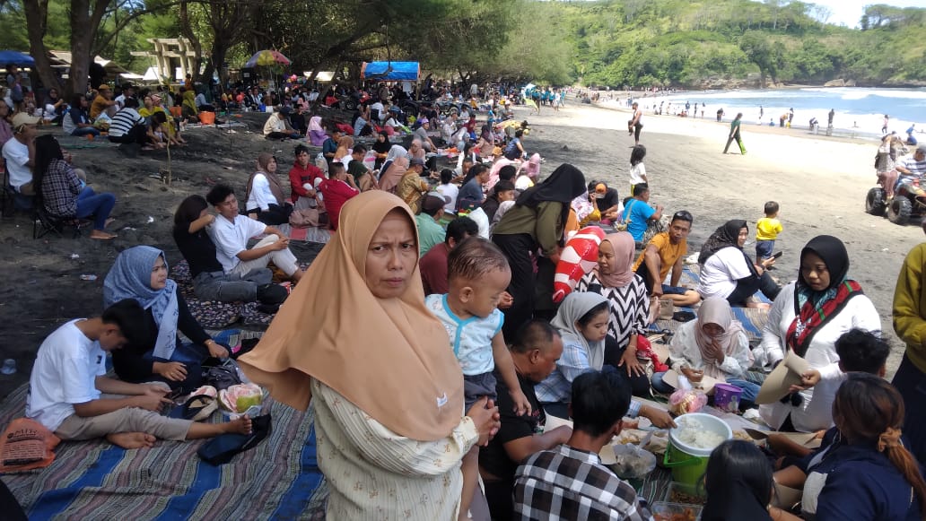 Libur Lebaran, Sehari Pantai Serang Blitar Disambangi 2 Ribu Wisatawan