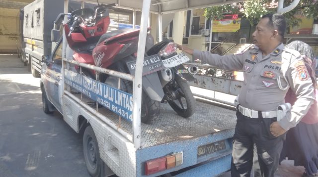 Tabrakan Jupiter Vs PCX, 1 Pengendara Tewas di Jalan Raya Blitar-Kediri