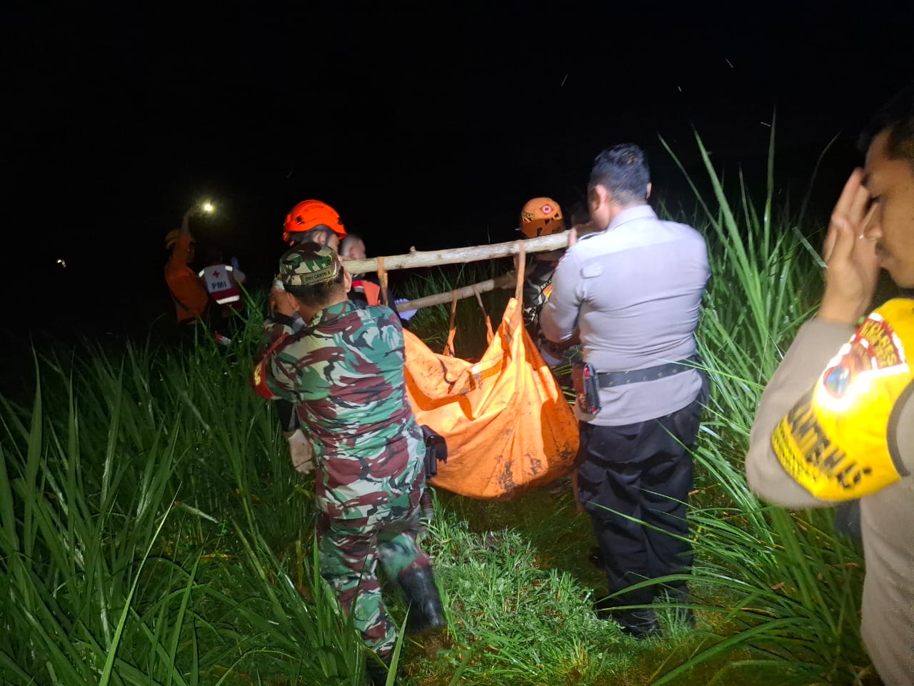 Pemuda Selokajang Amblas di Sungai Brantas Ditemukan di Pusaran Sampah Tulungagung