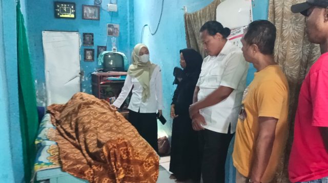 Pesepeda Meninggal Asal Blitar di Teras Warung , Diduga Serangan Jantung