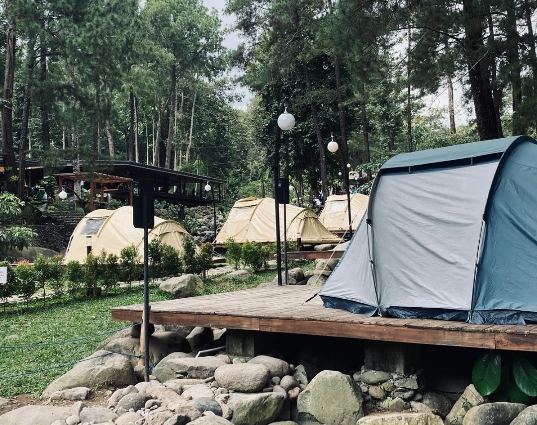 Serunya Berlibur di Jolotundo Nganjuk, Wisata Alam yang Tawarkan Glamping Tengah Hutan
