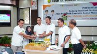 1001551607 Bupati Lamongan Resmikan Poli Bedah Mulut dan Instalasi Farmasi Baru RSUD dr. Soegiri