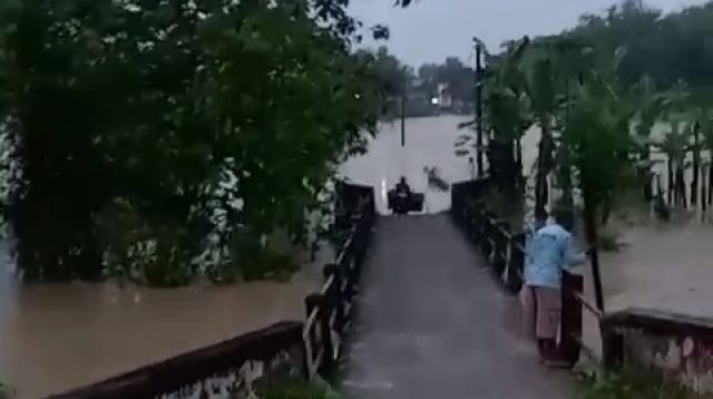 Sungai Meluap, Tiga Desa di Modo Lamongan Terendam Banjir
