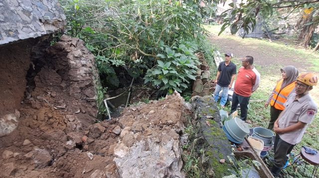 Plengsengan Teknis di Rumah Kota Batu Nyaris Longsor