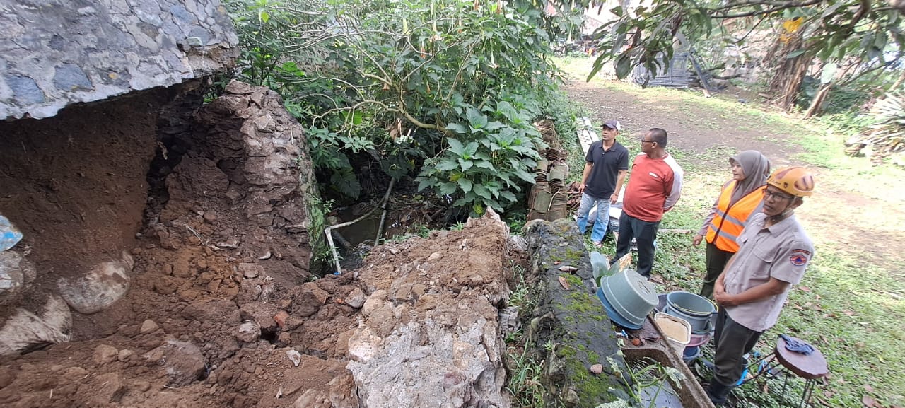 Plengsengan Teknis di Rumah Kota Batu Nyaris Longsor