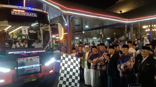 Ratusan CJH Tulungagung Berangkat ke Asrama Haji Surabaya, Dipastikan Kondisinya Sehat dan Siap Jalani Rangkaian Ibadah Haji