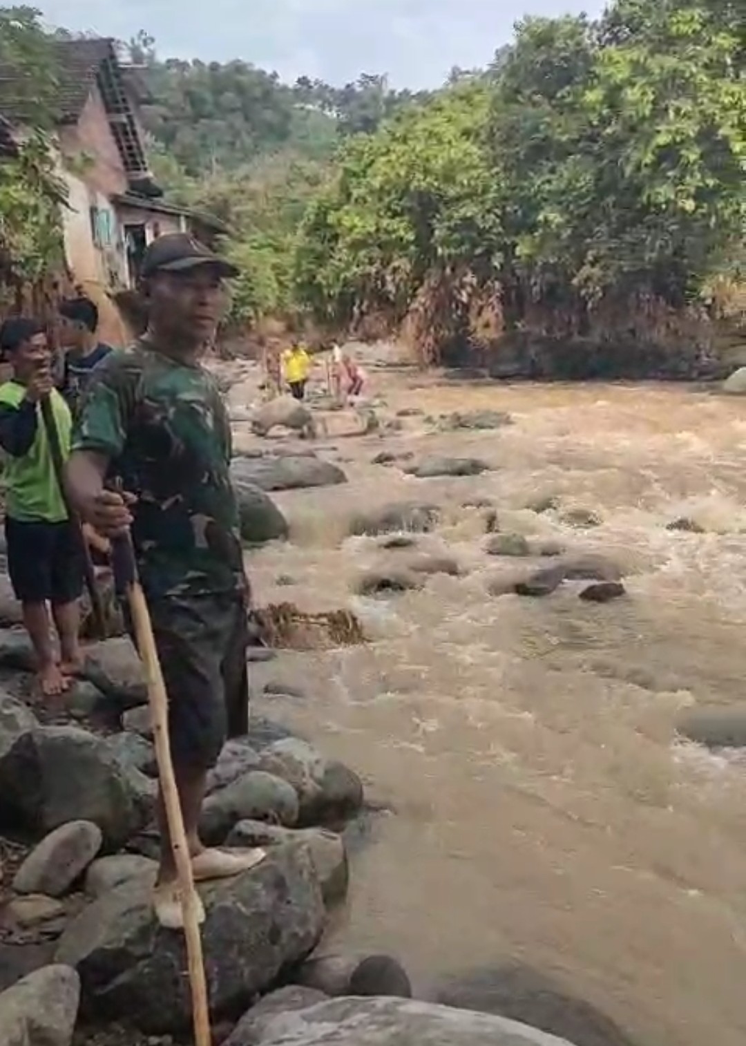 Dua Hari Pencarian, Mbah Tekad Warga Desa Blimbing Belum Ditemukan