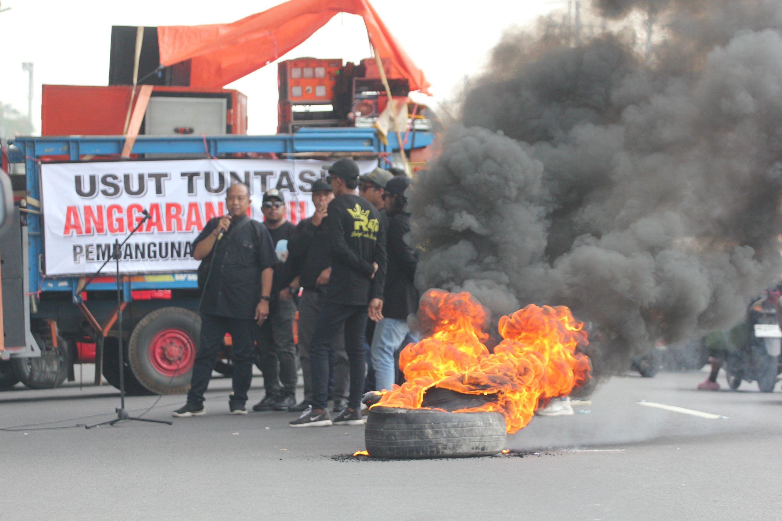 Ratu Kediri Demo, Tuntut Aksi Kejelasan Transparansi Kios PKL yang Mangkrak