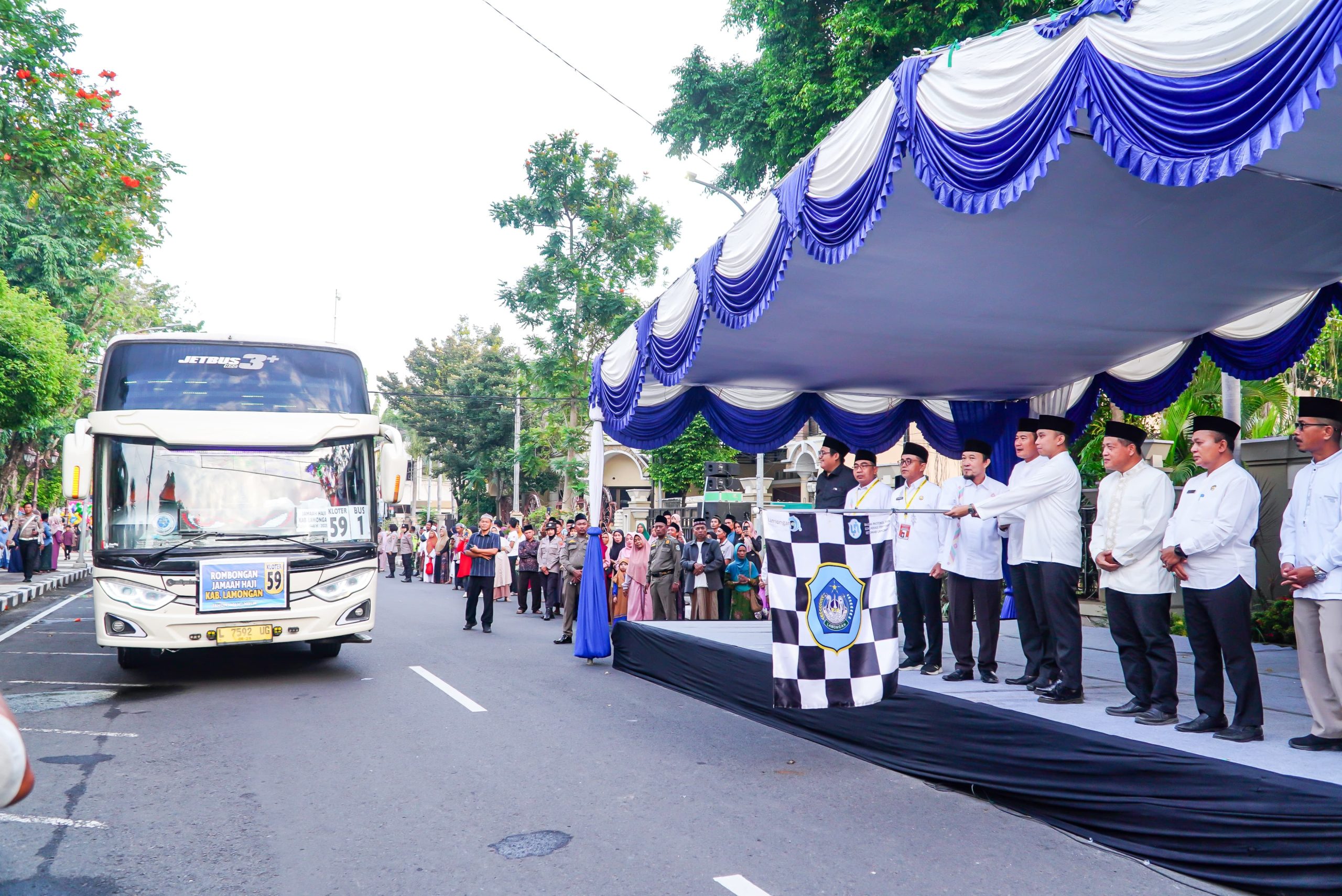 Bupati Lamongan Lepas Keberangkatan CJH, ini Pesan yang Disampaikan