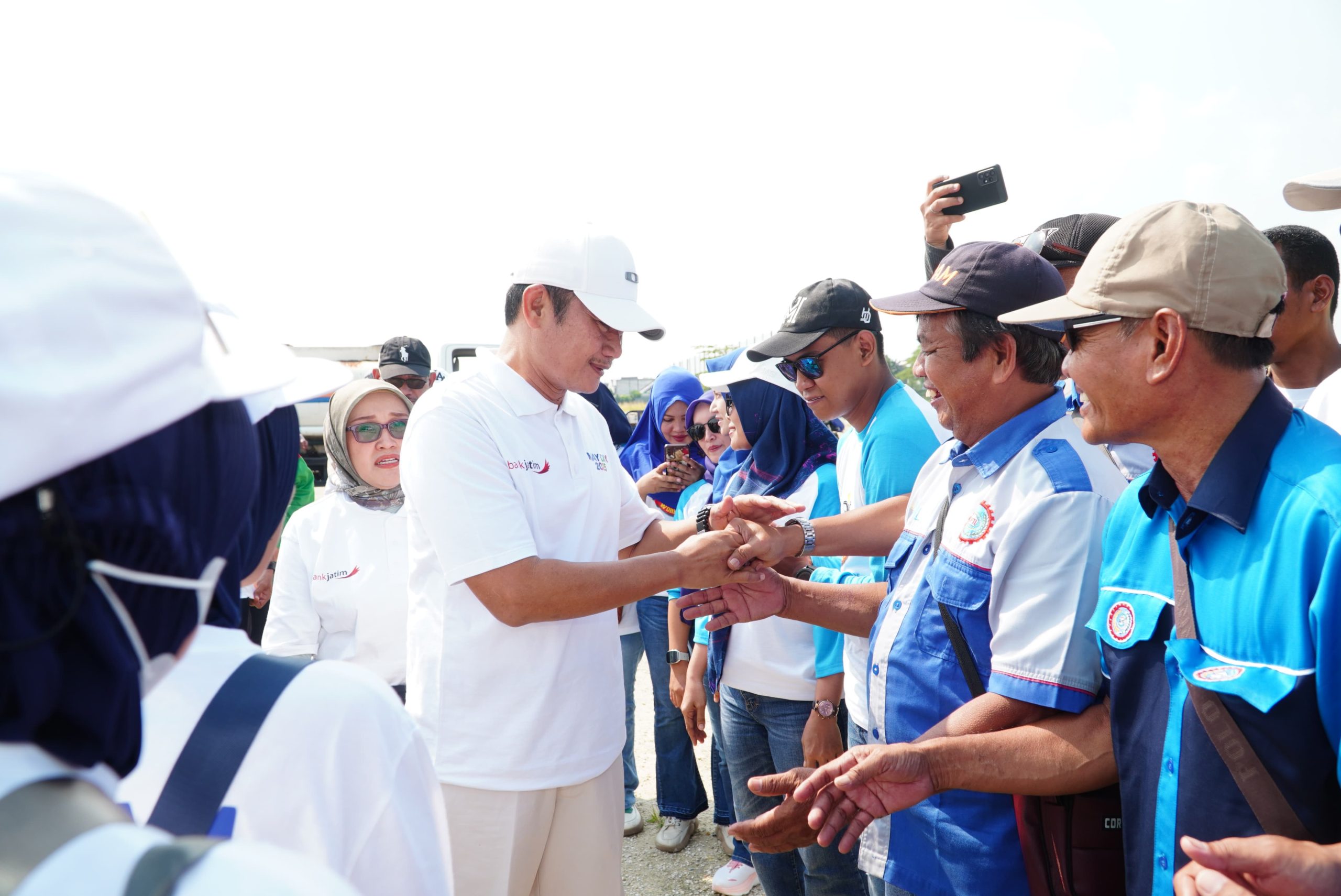 Semarak Hari Buruh di Lamongan, Senam Bersama, Pemeriksaan Kesehatan hingga Komitmen Kesejahteraan Pekerja