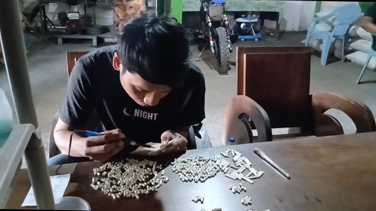 Pemuda asal Lamongan Ubah Gulma Jadi Gelang Anti Sawan Bernilai Jutaan Rupiah
