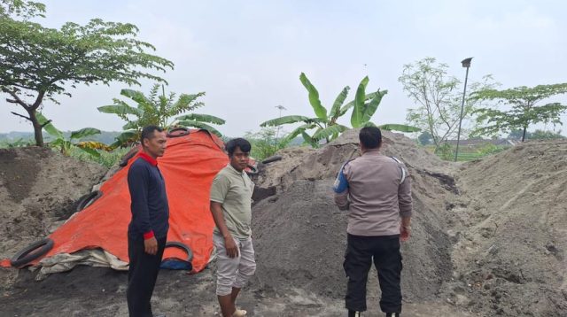 Diduga Sakit, Pekerja Angkut Pasir Meninggal Dunia Bekerja di Galangan Lamongan
