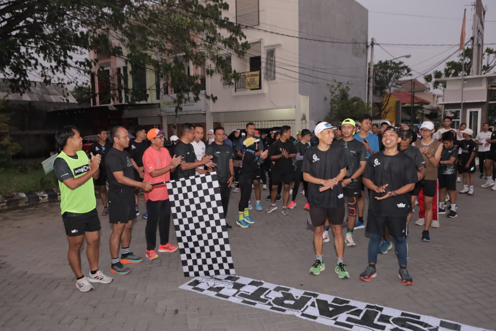 Ratusan Pelari Ramaikan Segoborun Sambang Gondang Volume 3 Diberangkatkan Kapolres Lamongan