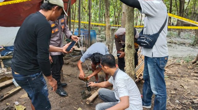 Sumur Bor di Ngimbang Lamongan Hebohkan Warga, Keluarkan Bau Mirip Solar