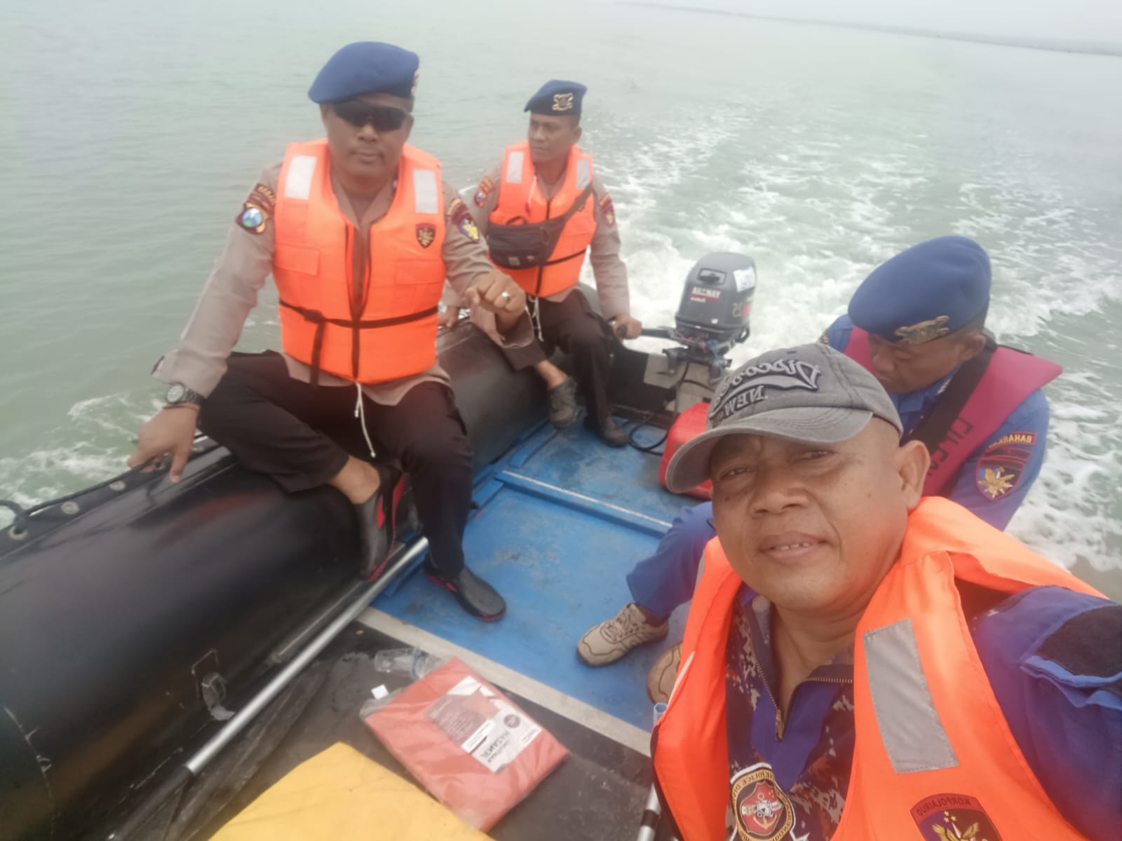 Satu Nelayan di Lamongan Dilaporkan Hilang Tenggelam, Tim SAR Satpolairud Polres Lamongan Lakukan Pencarian
