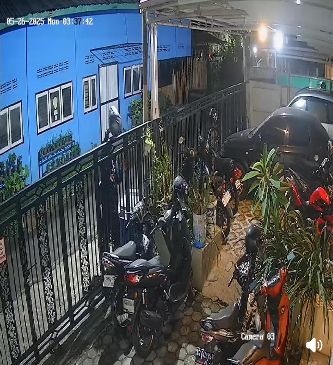 Terekam CCTV, Aksi Pencurian Helm di Kota Malang Resahkan Masyarakat
