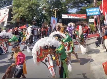 Ribuan Warga Nganjuk Padati Stadion dan Alun-alun Saksikan Parade Jaranan