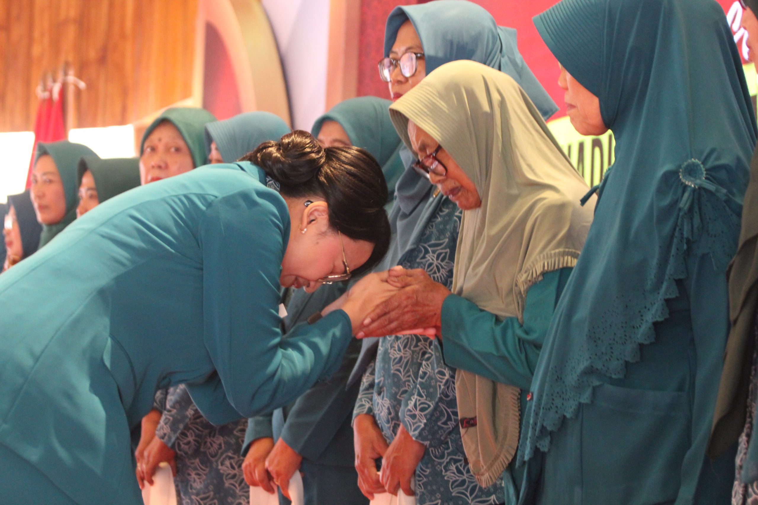 Mas Bup Dhito Lantik Ketua TP PKK Kabupaten Kediri 2025 -2029, Beri Apresiasi Kepada Kader PKK Terlama Mengabdi
