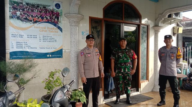Kenaikan Yesus Kristus, Anggota Polsek Ngadiluwih Pengamanan di Gereja Maranatha