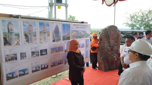 Gubernur Khofifah Indar Parawansa Tinjau Pembangunan Monumen Reyog Ponorogo