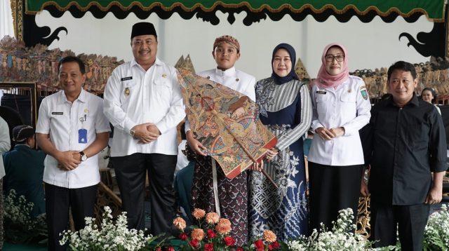 Belajar Wayang Bersama Abah Warsubi, Pendidikan Karakter Lewat Jalur Budaya