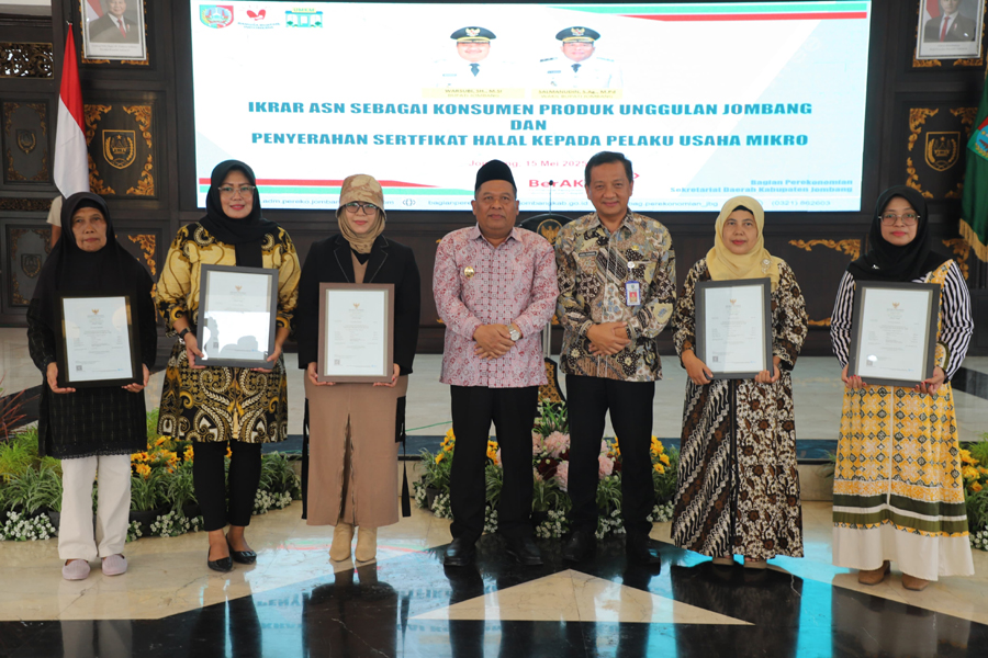 ASN Kompak Dukung UMKM, Wabup Jombang Serahkan Langsung Sertifikat Halal