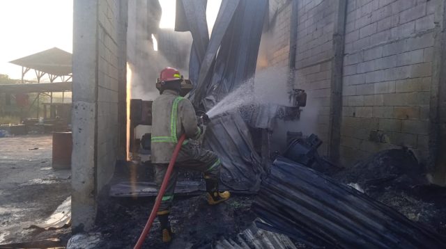 Penggilingan Plastik Dilalap Api, Kerugian Mencapai Rp 700 Juta