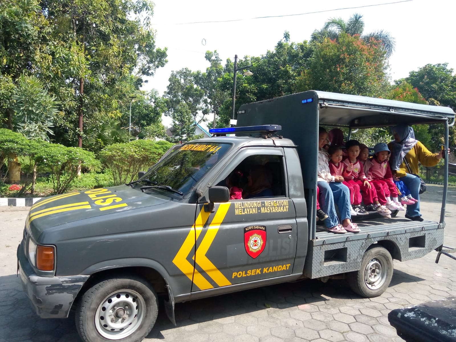 Puluhan Anak Tapos Blabak Kunjungi Polsek Kandat, ini Tujuannya