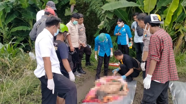 Gegerkan Warga, Mayat Wanita Tanpa Identitas Ditemukan Tersangkut Batu di Sungai Gedangsewu Pare