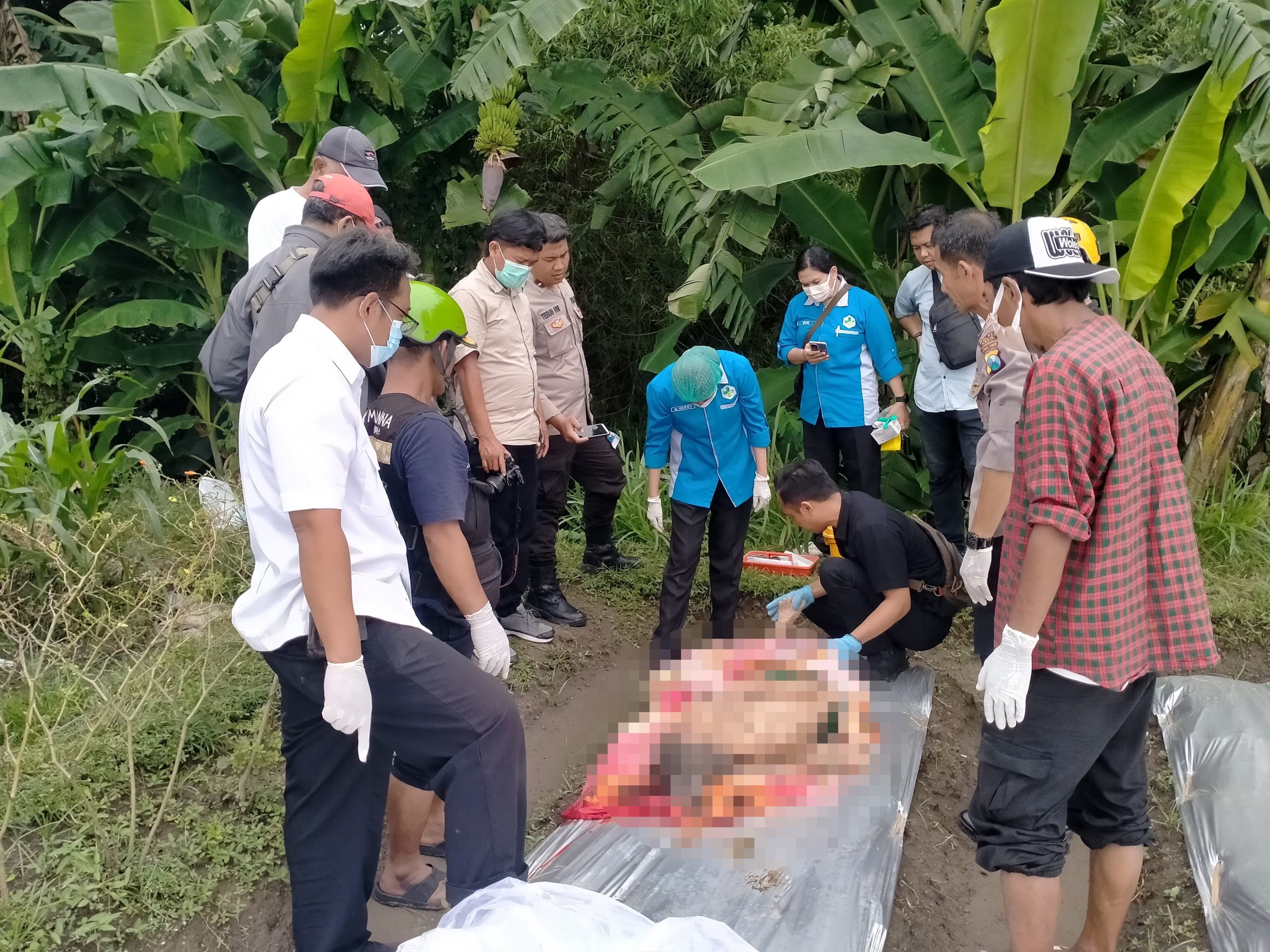 Gegerkan Warga, Mayat Wanita Tanpa Identitas Ditemukan Tersangkut Batu di Sungai Gedangsewu Pare