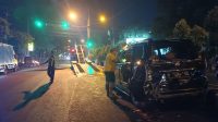 Tiga Kendaraan Diduga Kecelakaan Beruntun di Kediri, Satu Mobil Rusak Parah