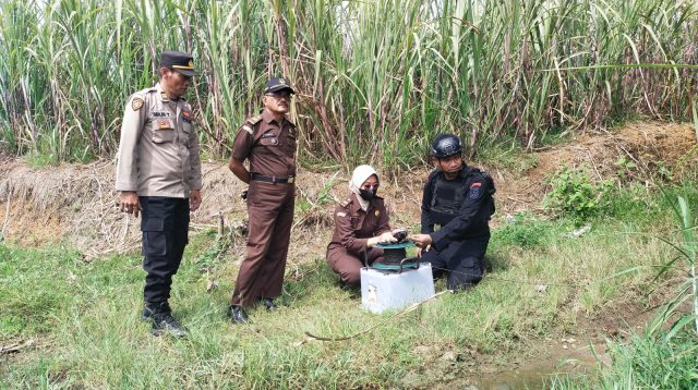 Serbuk Petasan Delapan Kilogram Dimusnahkan dengan Metode Blasting dan Disposal, Brimob Polda Jatim di Mojo