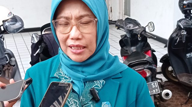 Sebelum Dibangun, Tim Ukur Elevasi Tanah di Pasar Ngadiluwih