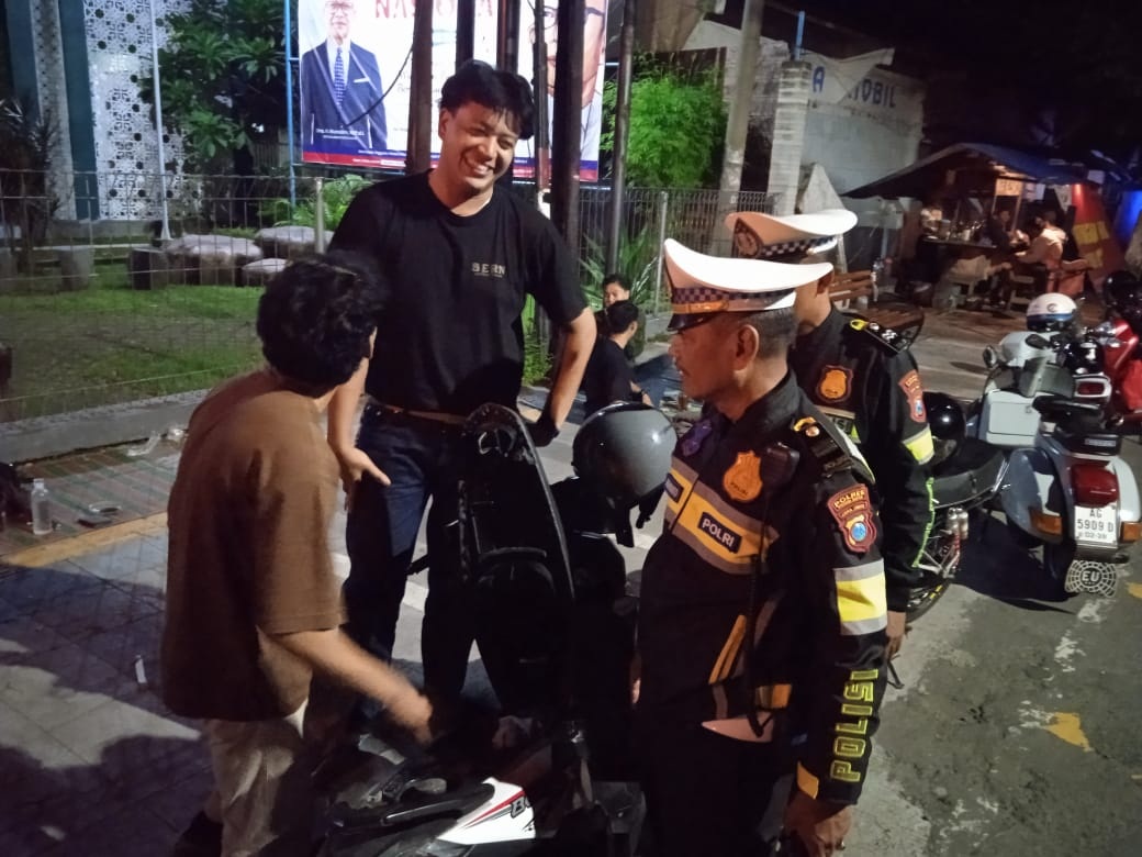 Patroli Dinihari, Remaja Kediri Nongkrong Tak Jelas Dibubarkan 