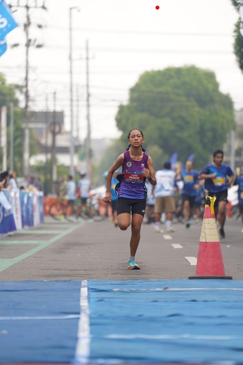 Baru Menginjak 14 Tahun, Atha Sifa Salsabella Sabet Prestasi di Ajang Lari 10 Kilometer se-Jawa