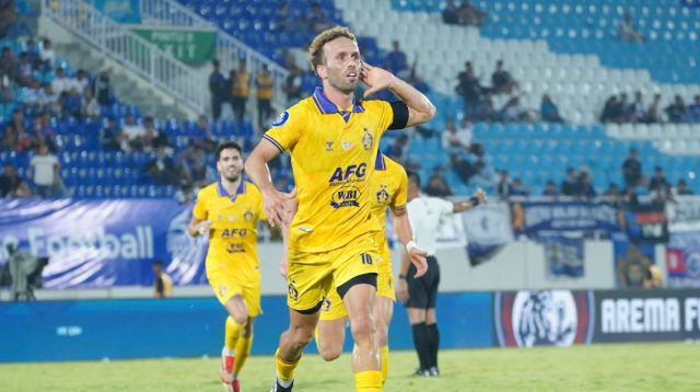 Aman dari jurang degradasi adalah capaian Persik Kediri di Liga 1 Indonesia 2024/2025. Klub Berjuluk Macan Putih tersebut hanya mendapatkan total 4 kemenangan kandang musim ini, merosot dibanding musim 2023/2024 mencapai 9 kemenangan kandang.