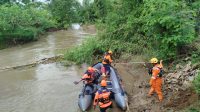 F-pon-cari (1) Hari Kedua Pencarian Korban Tenggelam, BPBD Ponorogo Sisir Sungai Sejauh 2 KM