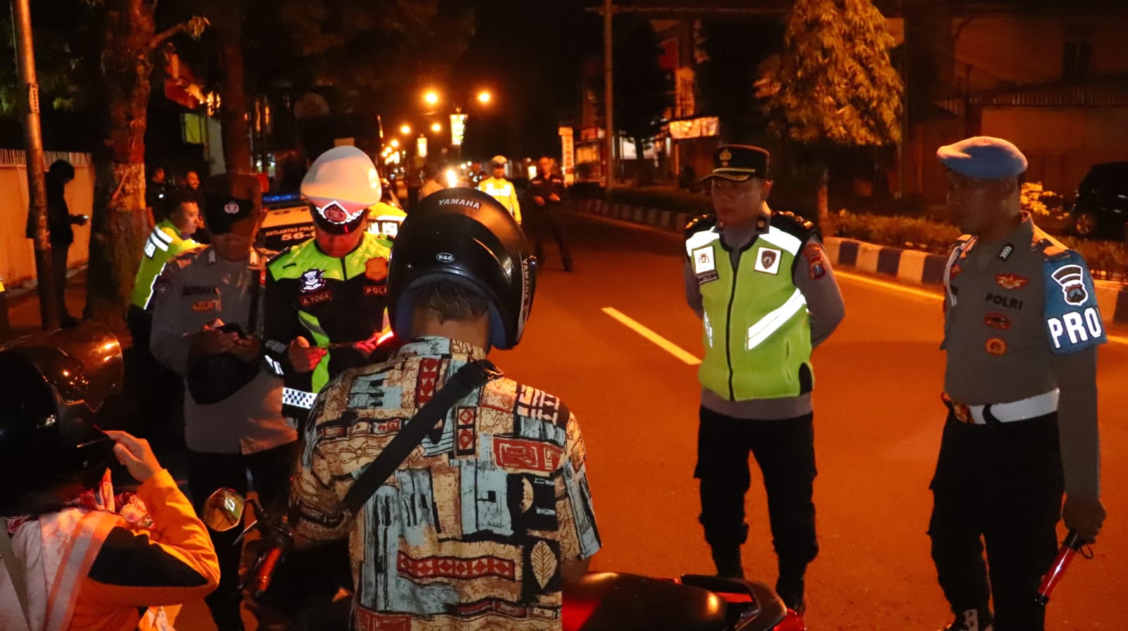 Polres Ponorogo Razia Malam, Terbitkan 23 Surat Tilang dan Temukan Aksi Premanisme
