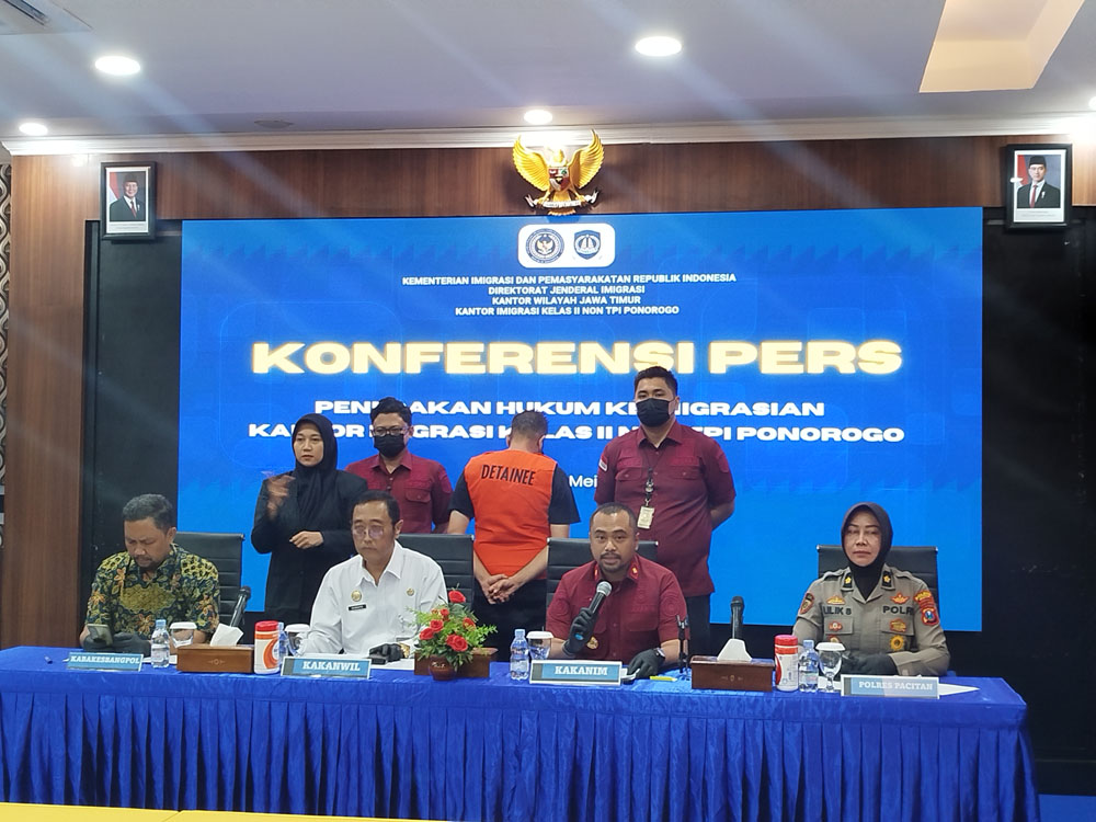 Salahi Izin Tinggal, Investor Asal Iraq Dideportasi Imigrasi Kelas II Non TPI Kabupaten Ponorogo