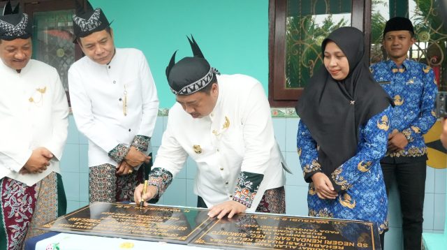Warsubi Komitmen Tingkatkan Prasarana Pendidikan di Jombang