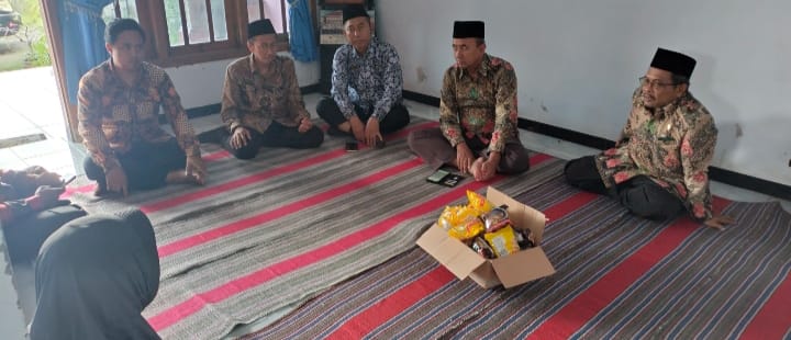 Sampaikan Rasa Duka Cita, Kepala Kemenag Kabupaten Kediri Takziah ke CJH yang Meninggal Dunia