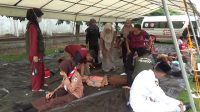 Puluhan Peserta Upacara Hardiknas di Jombang Kelelahan