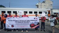 Peringati Harkitnas, KAI Gandeng Railfans Sosialisasi Keselamatan di Perlintasan KA