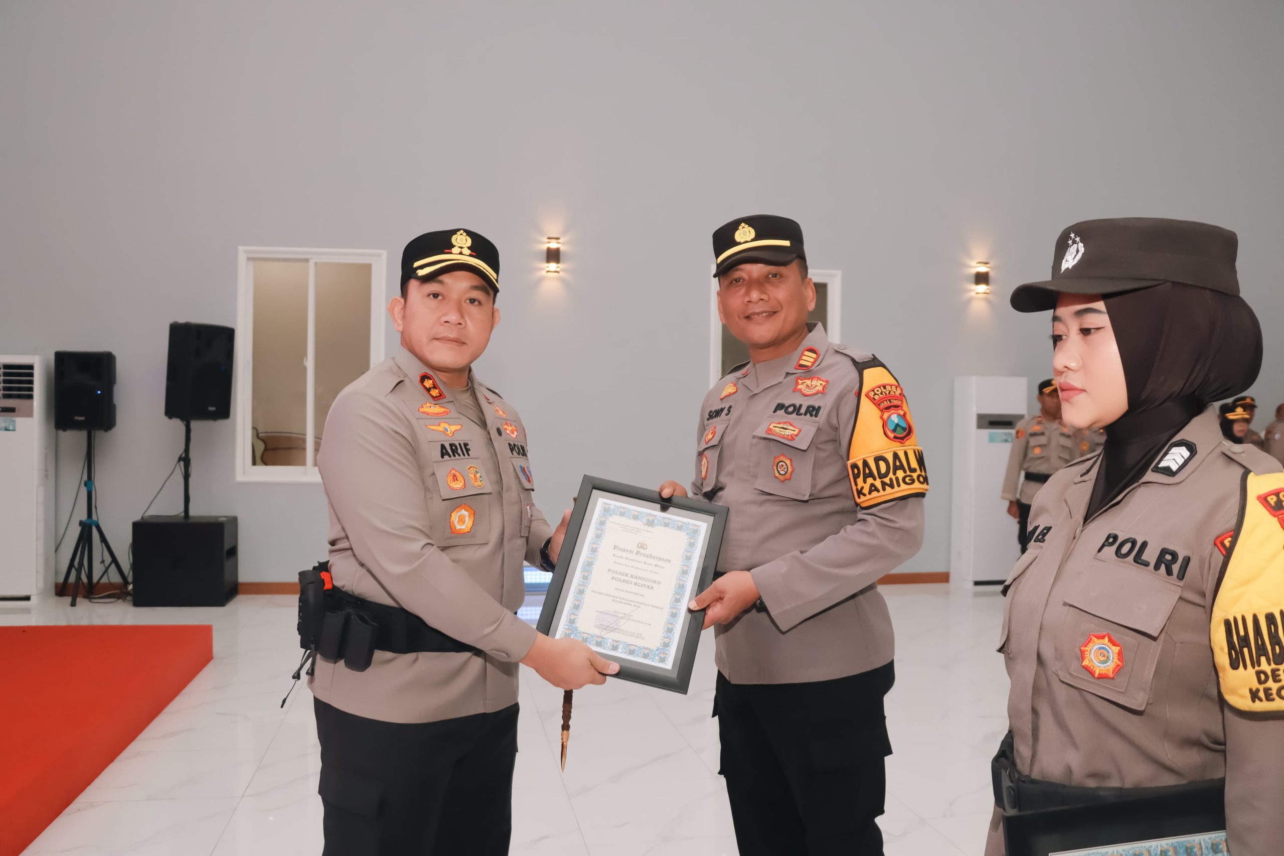 Aktif Terlibat Giat Sosial, Kapolres Blitar Ganjar Penghargaan Kapolsek Kanigoro