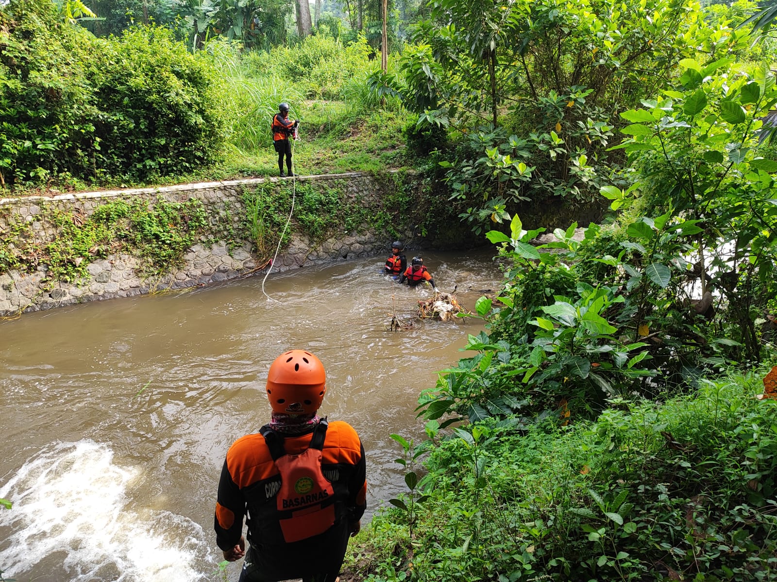 Pencarian Diperluas hingga Sungai Brantas, Balita Amblas Tecebur Got Belum Juga Ditemukan