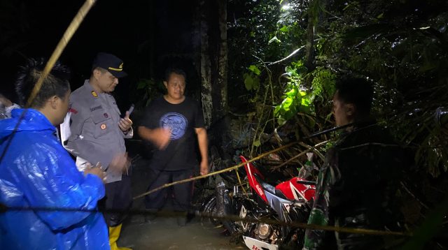 Sepasang Sejoli Terseret Air Bah Sepulang Berwisata di Pantai Sine Tulungagung, Satu Korban Hilang