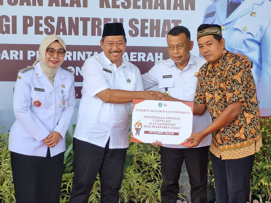Dorong Santri Mandiri Jaga Kesehatan, Pemkab Ponorogo Salurkan Alkes ke Puluhan Pesantren