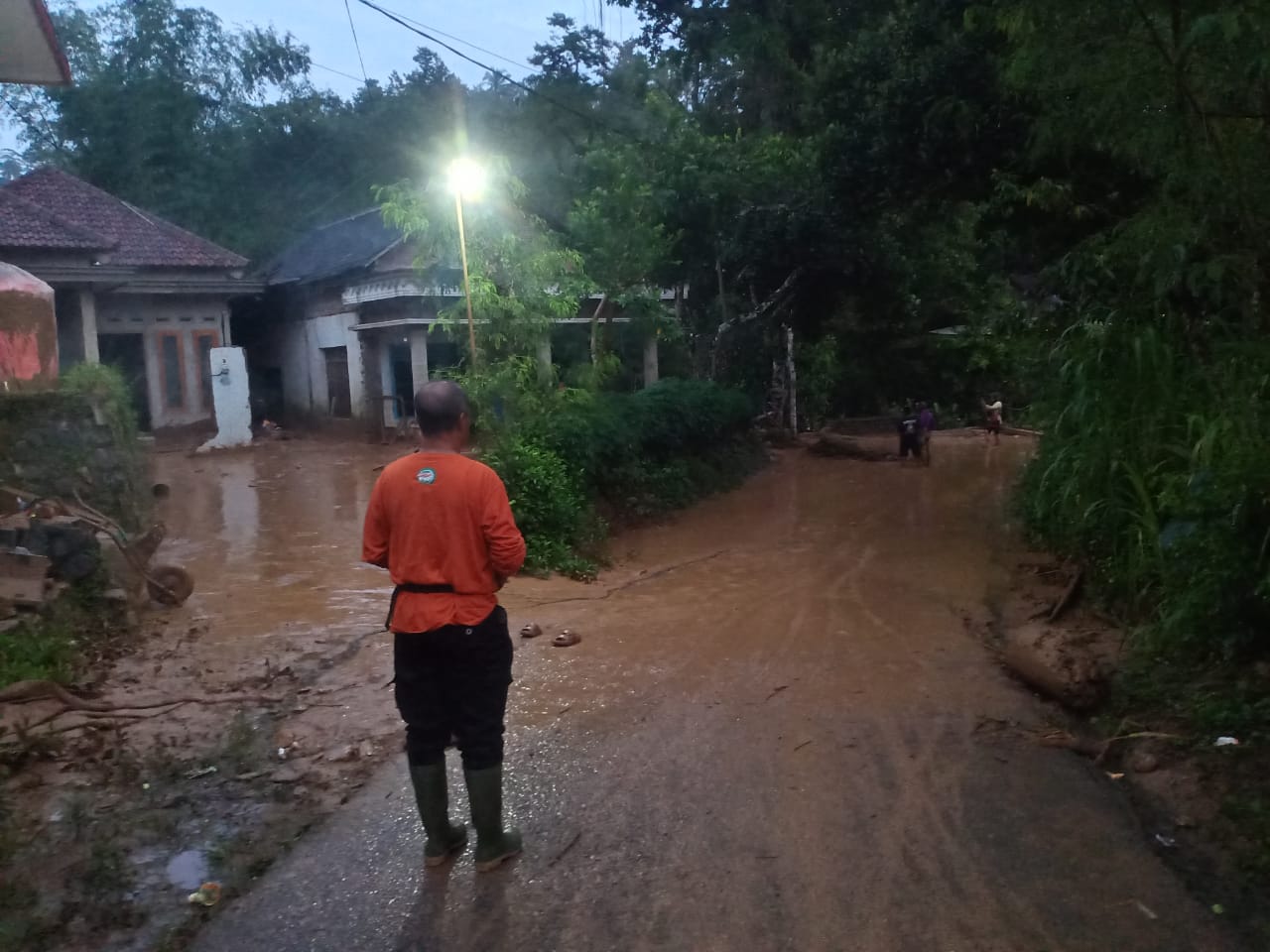 Banjir dan Longsor Terjadi di Beberapa Titik Wilayah Mojo Kediri, 1 Orang Hilang
